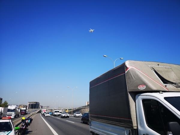Sürücüler drone'larla gözetim altına alındı