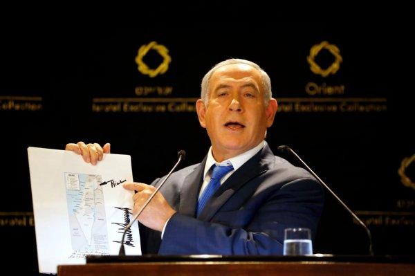 Netanyahu, İsrail'in yeni haritasını gösterdi