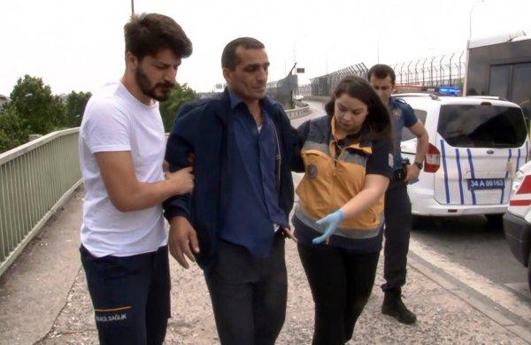 İstanbul'da karnında saplı ekmek bıçağıyla hastaneye kaldırıldı