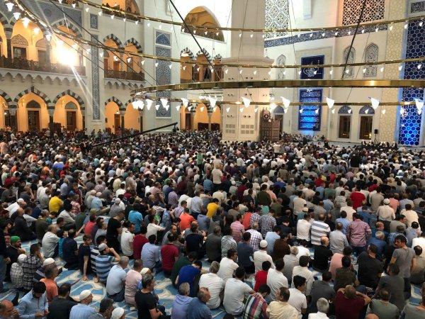 Büyük Çamlıca Camii, Kadir Gecesi'nde doldu taştı
