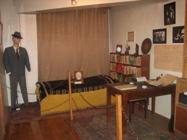 Orhan Kemal'in 49. ölüm yıl dönümü! Orhan Kemal kimdir