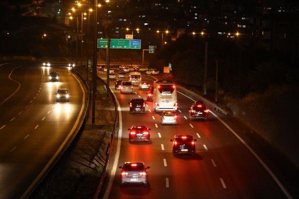 TEM otoyolunda trafik durma noktasına geldi