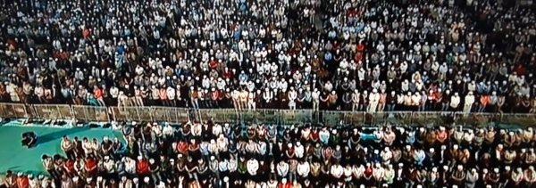 Yenikapı’da teravih namazında yüz binlerce kişi saf tuttu