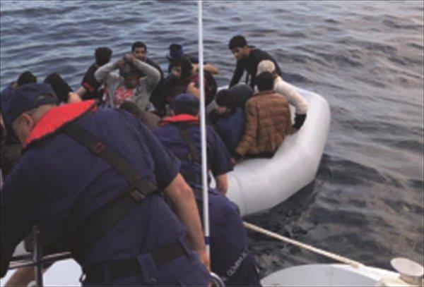 İzmir'de 35 düzensiz göçmen yakalandı