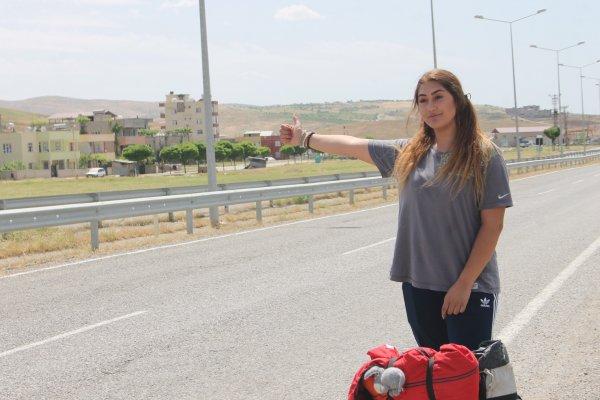 Üniversite öğrencisi otostopla 80 ili gezdi