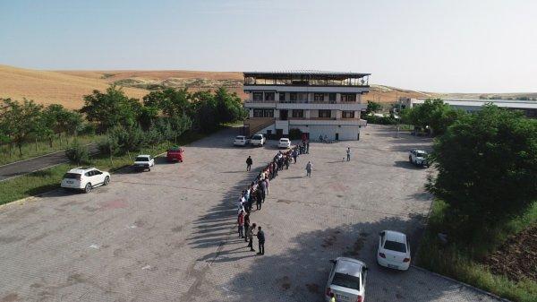 Diyarbakır'da ağanın 300 torunu harçlık için sıraya girdi