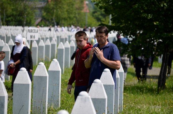 Bosna Hersek şehitlerini andı