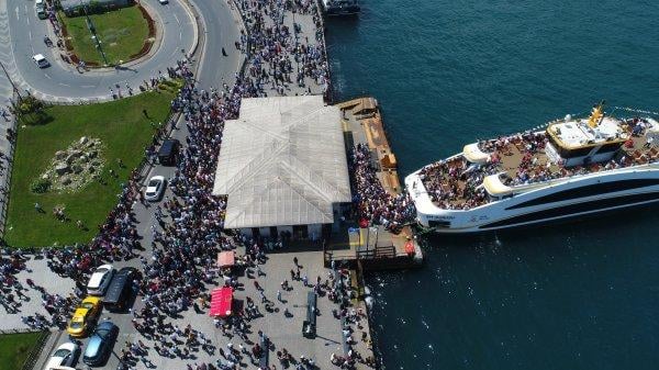 Vapur ücretsiz olunca Eminönü İskelesi doldu