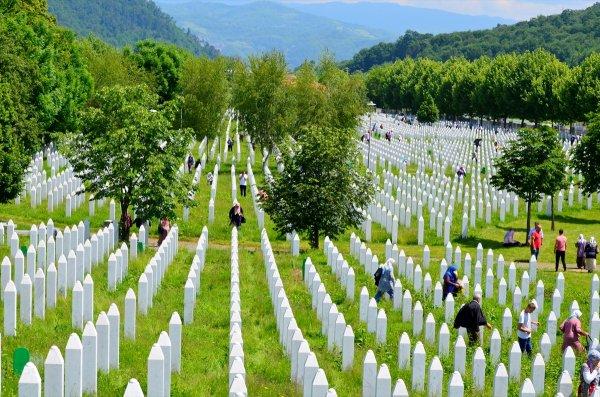 Bosna Hersek şehitlerini andı