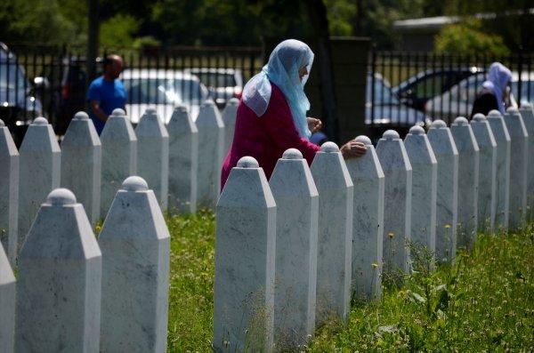 Bosna Hersek şehitlerini andı