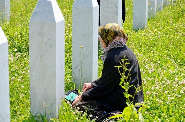 Bosna Hersek şehitlerini andı