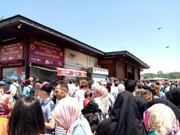 Vapur ücretsiz olunca Eminönü İskelesi doldu