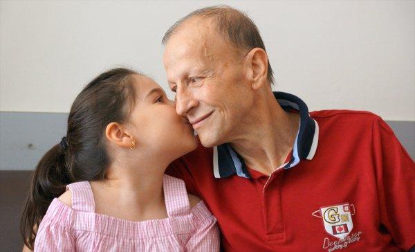 Kanseri yenen dedenin torun sevgisi