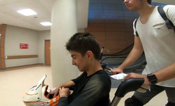 Merdivenden bisikletle inmeye çalışınca yaralandı