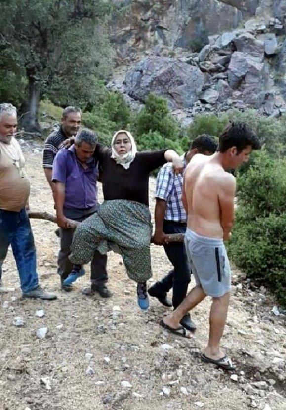Hasta kadını iki saat boyunca odun üzerinde taşıdılar