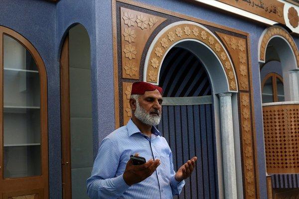 Atina'nın ilk camisinin kapıları açıldı
