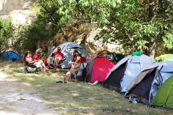 Kapadokya'da renkli çadır festivali