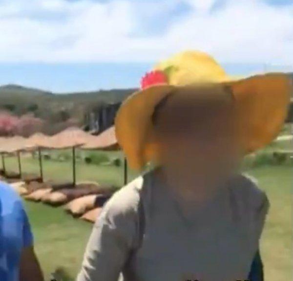 Alaçatı'da başörtülü kadını plaja almadılar