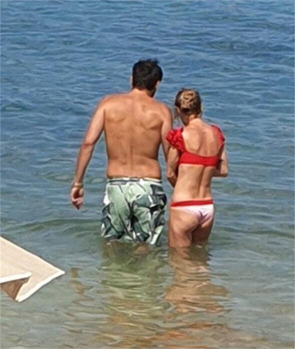 Tuba Ünsal evli sevgilisi ile Çeşme'de tatil yapıyor