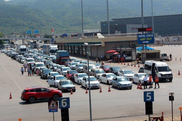 Bayram dönüşü trafik yoğunluğu