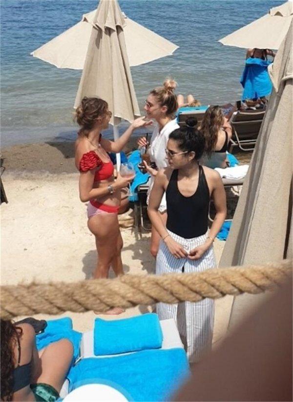 Tuba Ünsal evli sevgilisi ile Çeşme'de tatil yapıyor