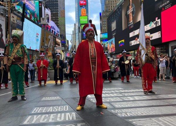 New York'un göbeğinde Mehteran Birliği konser verdi