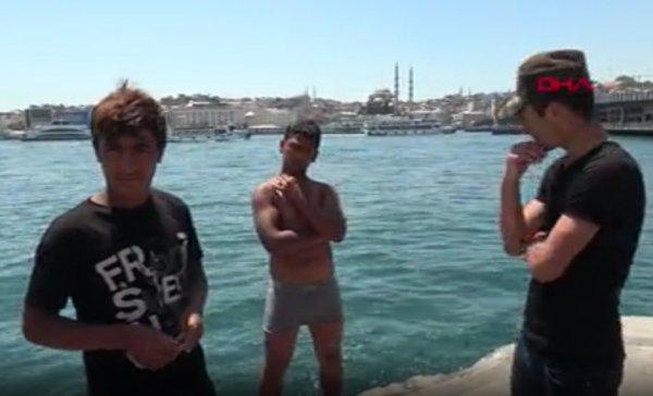 Mehmetçik denizde de can kurtarıyor