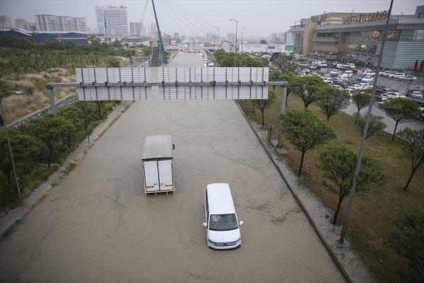 Başkent'te kuvvetli sağanak etkili oldu