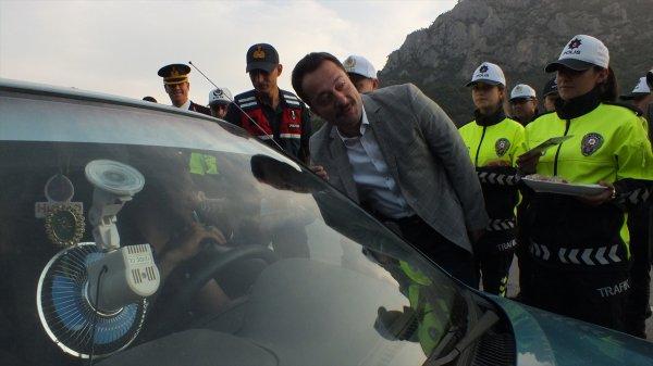 Polis sürücüler kaza yapmasın diye elinden geleni yaptı