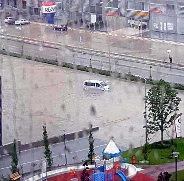 Başkent'te kuvvetli sağanak etkili oldu