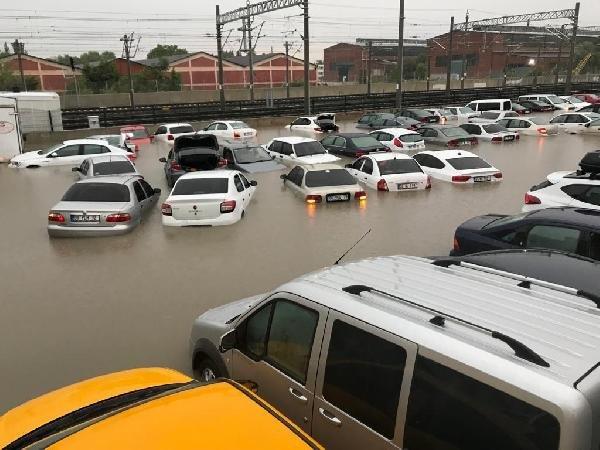 Başkent'te kuvvetli sağanak etkili oldu