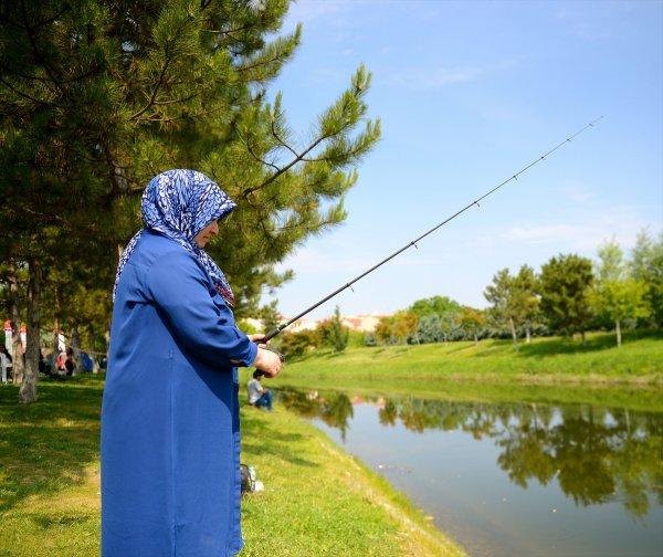 Porsuk Çayı'nda balık tutma yarışması