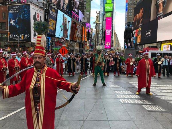 New York'un göbeğinde Mehteran Birliği konser verdi
