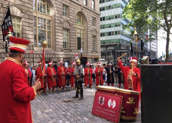 New York'un göbeğinde Mehteran Birliği konser verdi