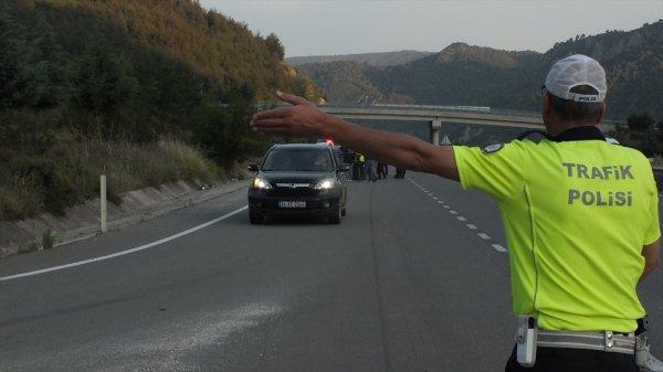 Polis sürücüler kaza yapmasın diye elinden geleni yaptı