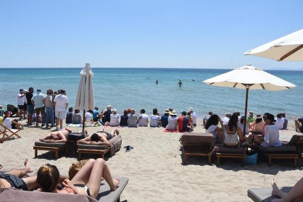 Çeşme'de halk plajını özel plaja çevirdiler