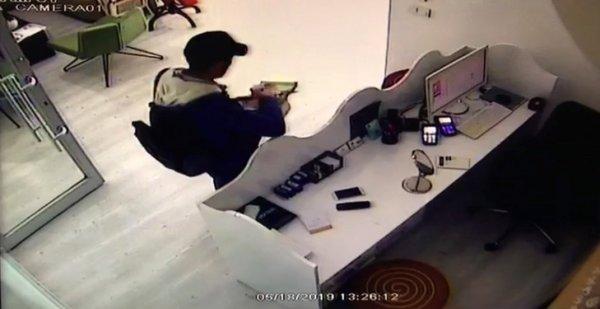 Beylikdüzü’nde broşürcü hırsız diş kliniğine dadandı