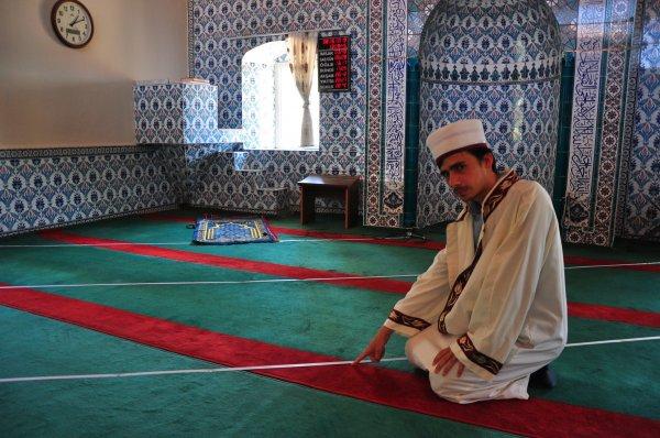 Manisa'da 67 yıl sonra kıblesi değiştirilen cami