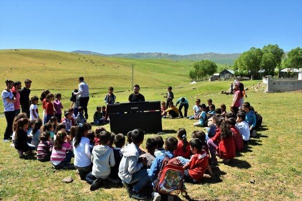 Kusursuz kulak ilk konserini verdi