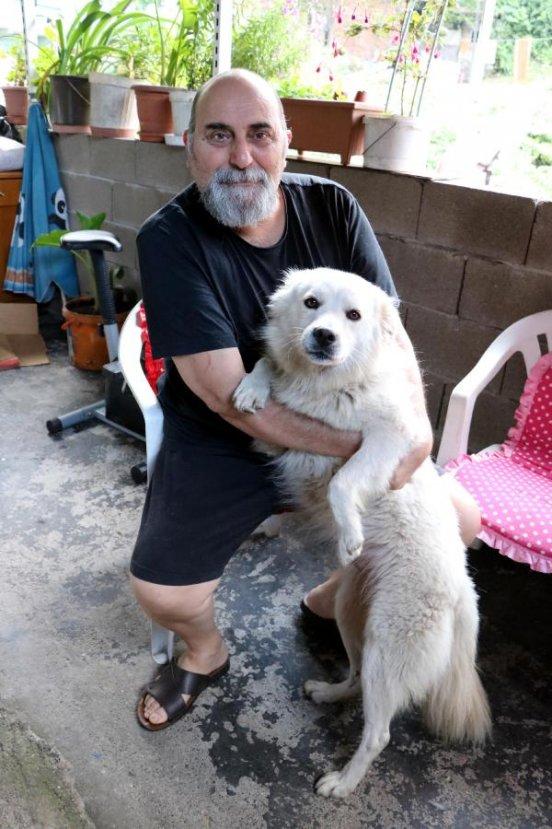 Kayıp köpeğini bulan aile gözyaşlarını tutamadı