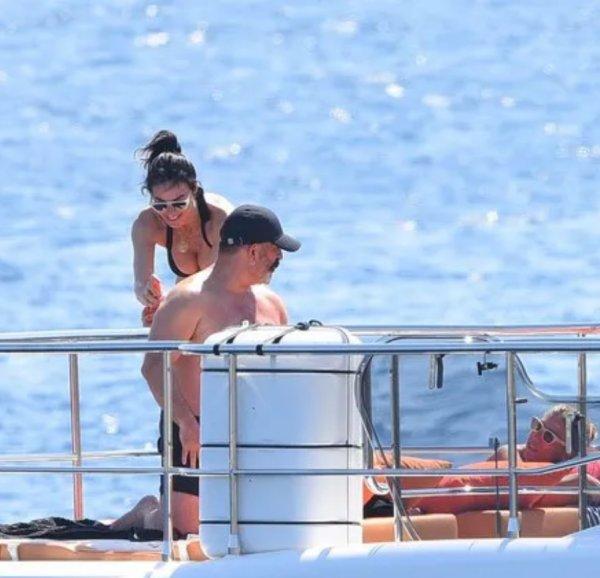 Defne Samyeli ile Cem Yılmaz tatilde