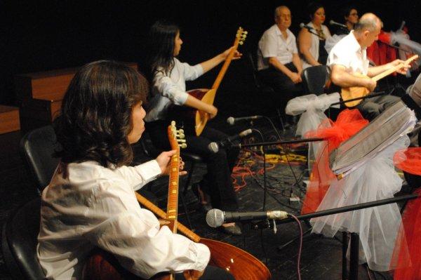 Japonyalı Takabe türkü söyledi, dinleyenler bayıldı