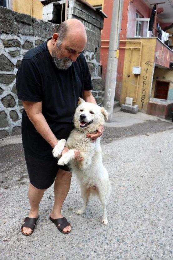 Kayıp köpeğini bulan aile gözyaşlarını tutamadı