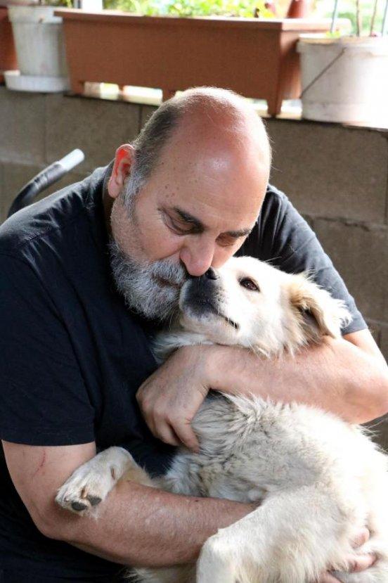 Kayıp köpeğini bulan aile gözyaşlarını tutamadı