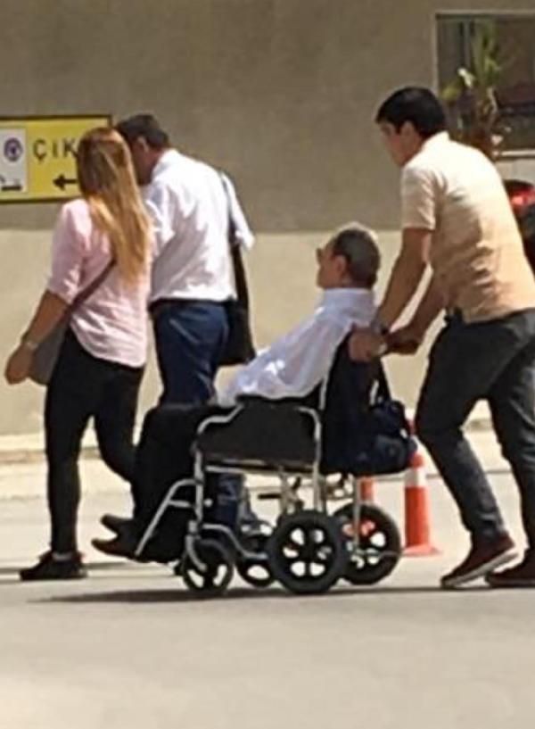 Servetini temizlikçisinin üstüne yaptı