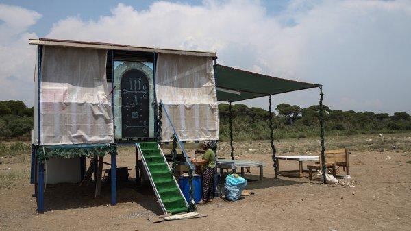 Antalya'da ücretsiz 'çardaklı' tatil modası