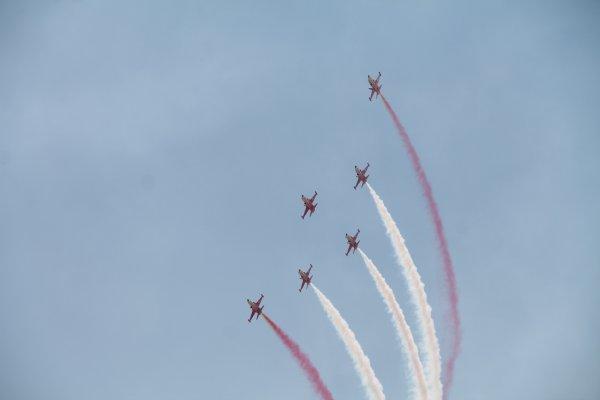 Türk Yıldızları ve SOLOTÜRK'ten nefes kesen gösteri