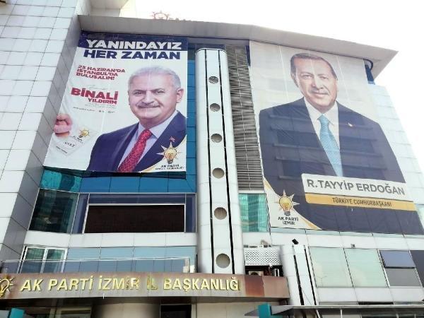 AK Parti, seçim pankartları için mesaiye başladı