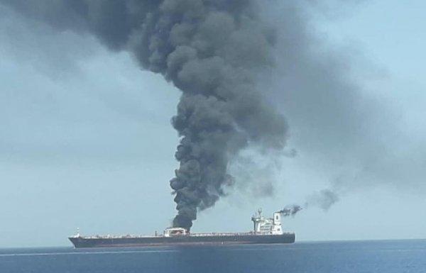 İki tanker saldırıya uğradı, petrol fiyatları fırladı