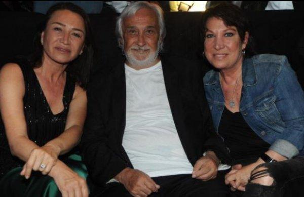 Demet Akbağ ödül töreninde gözyaşlarına boğuldu